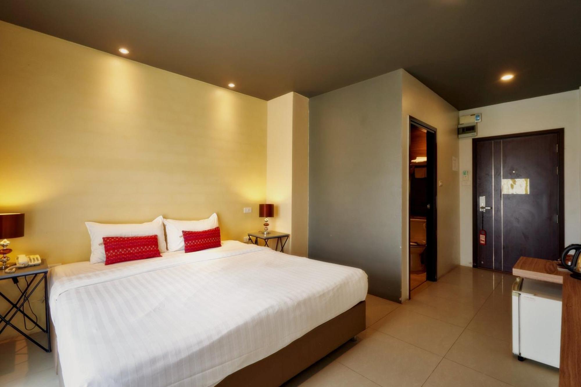 H Hotel Phrasing Chiang Mai Exteriör bild