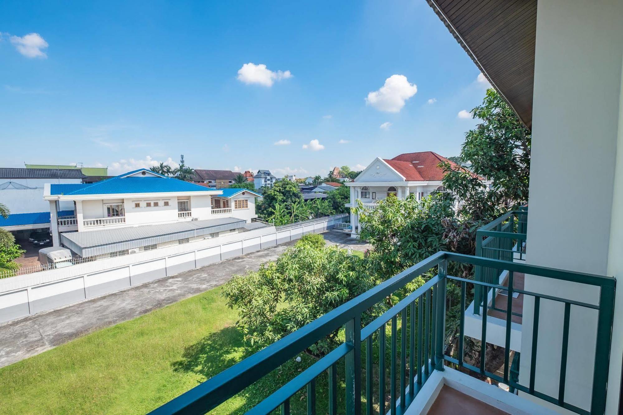 H Hotel Phrasing Chiang Mai Exteriör bild