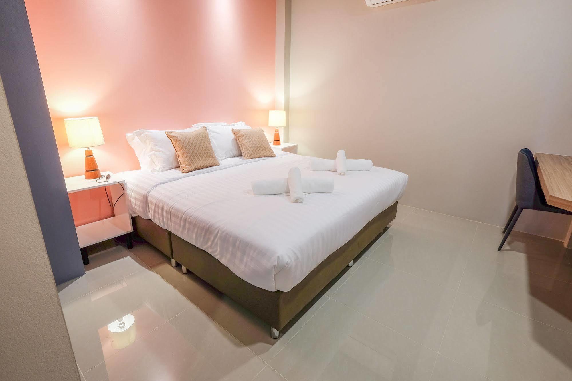 H Hotel Phrasing Chiang Mai Exteriör bild